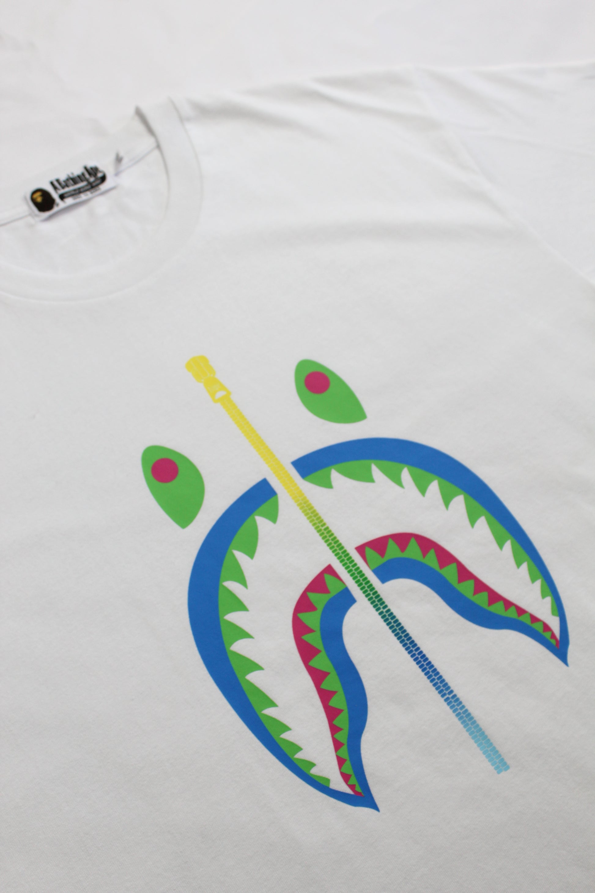 Camiseta Bape Colors Shark Tee Branca