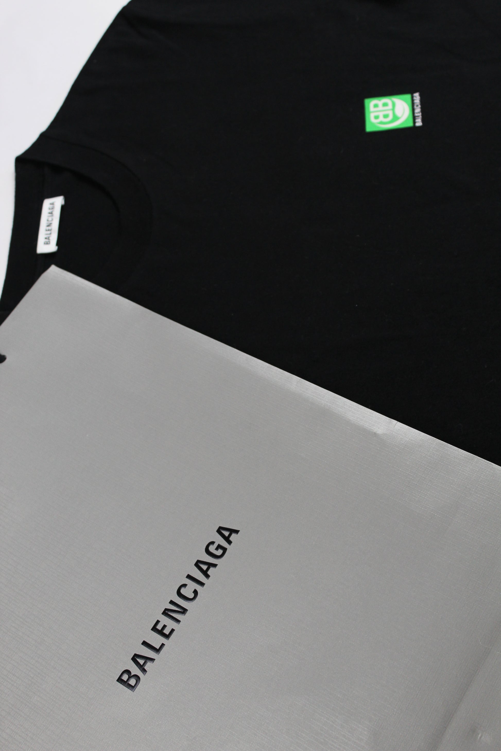 Camiseta Balenciaga B Enviromental Tee