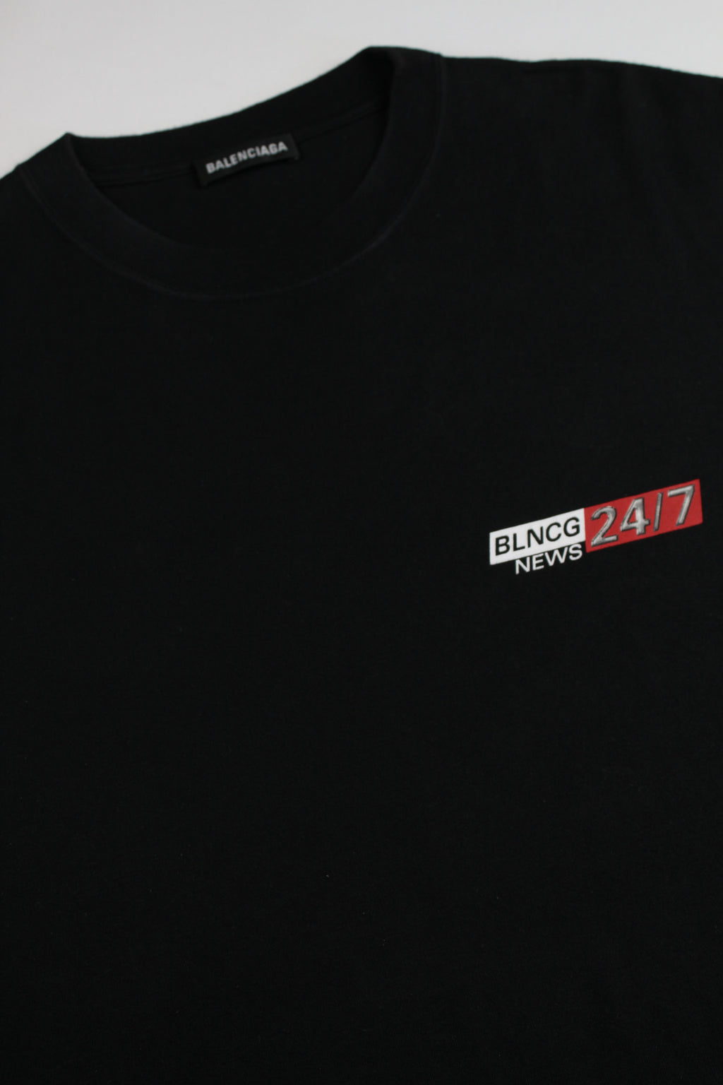 Camiseta Balenciaga 24/7 News Tee