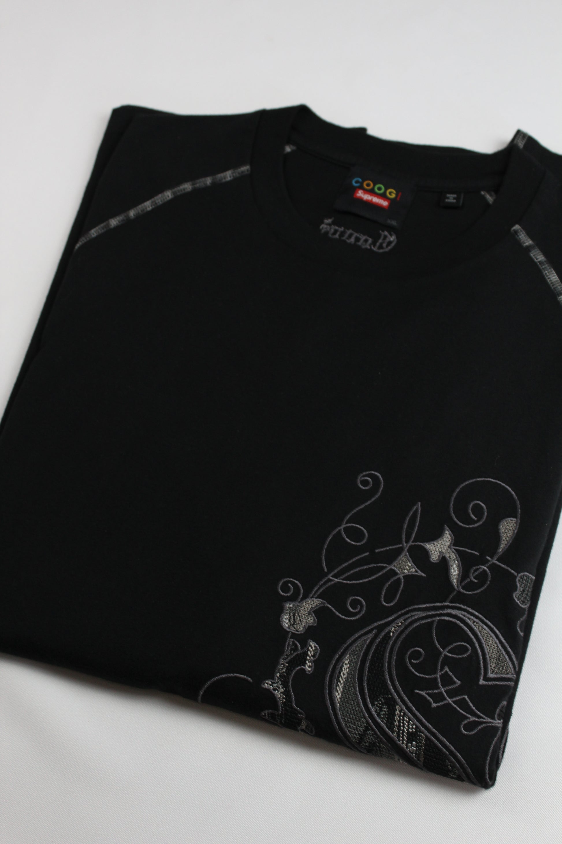 Camiseta Supreme x COGGI