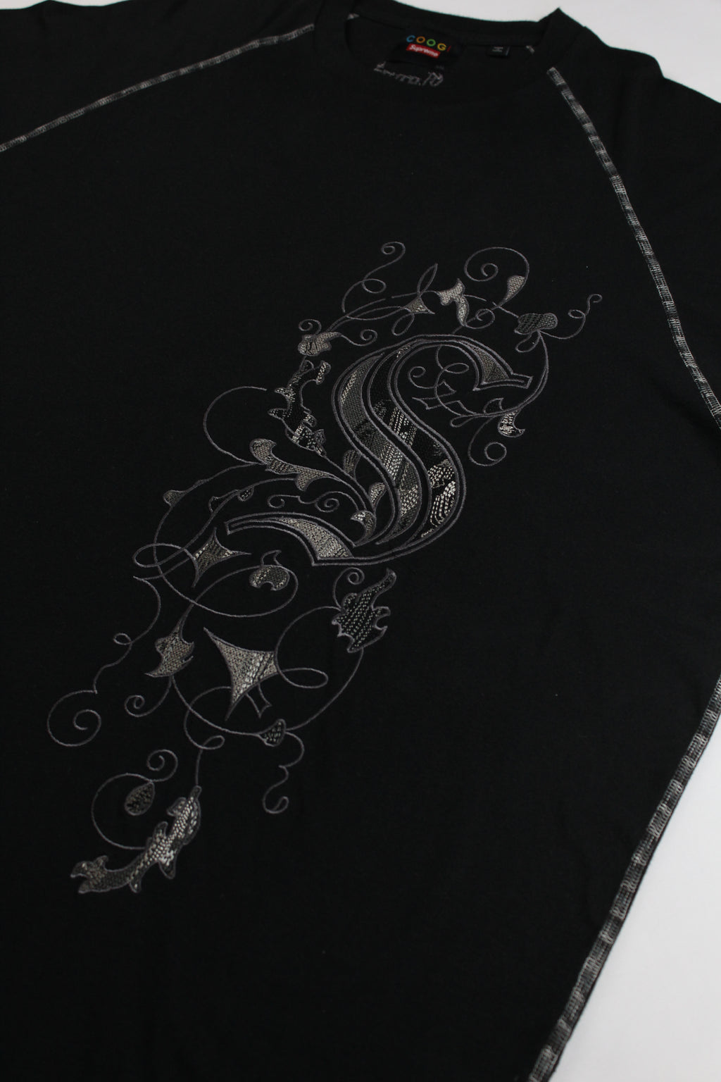 Camiseta Supreme x COGGI