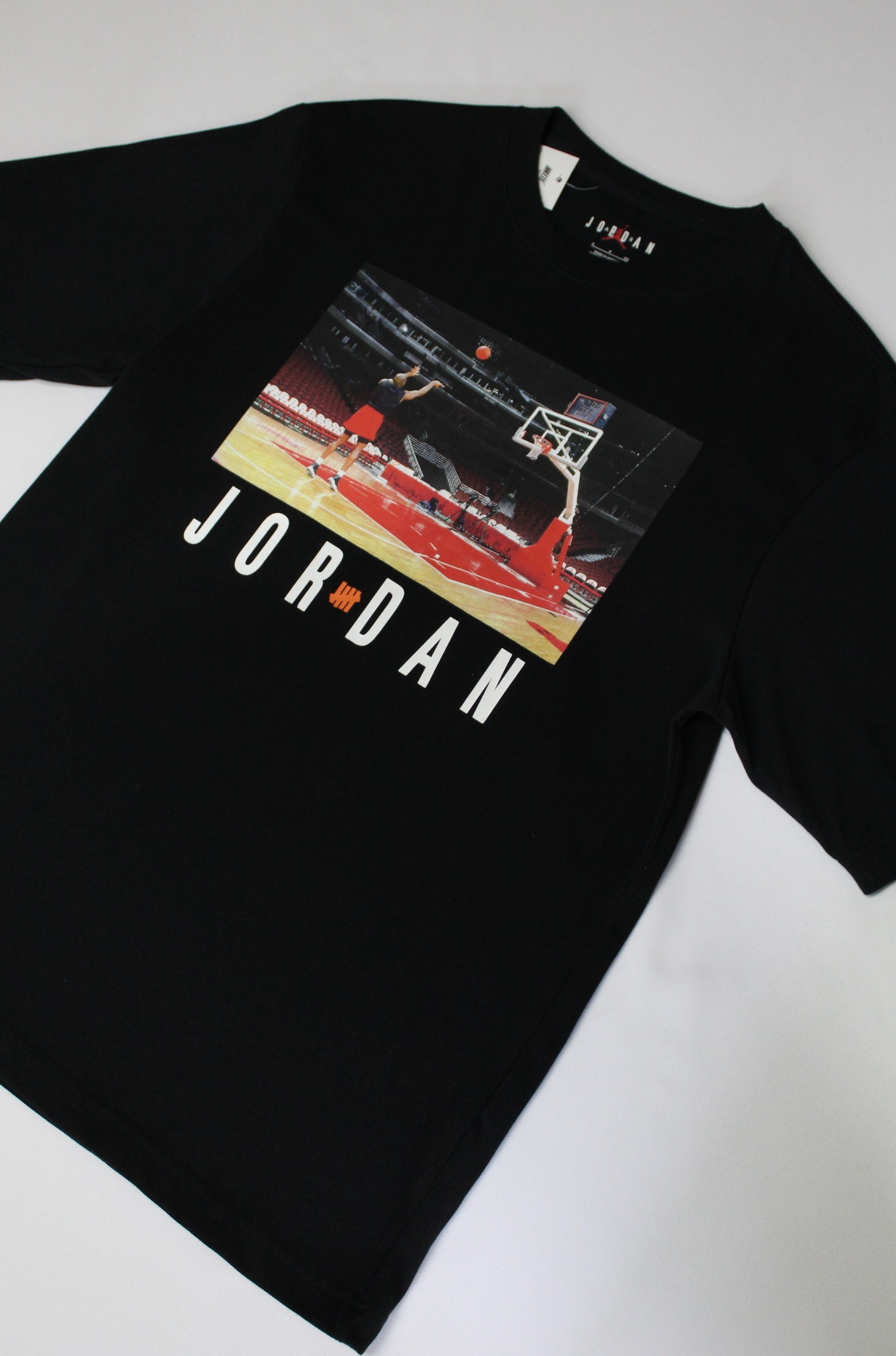Camiseta Jordan x Undefeated