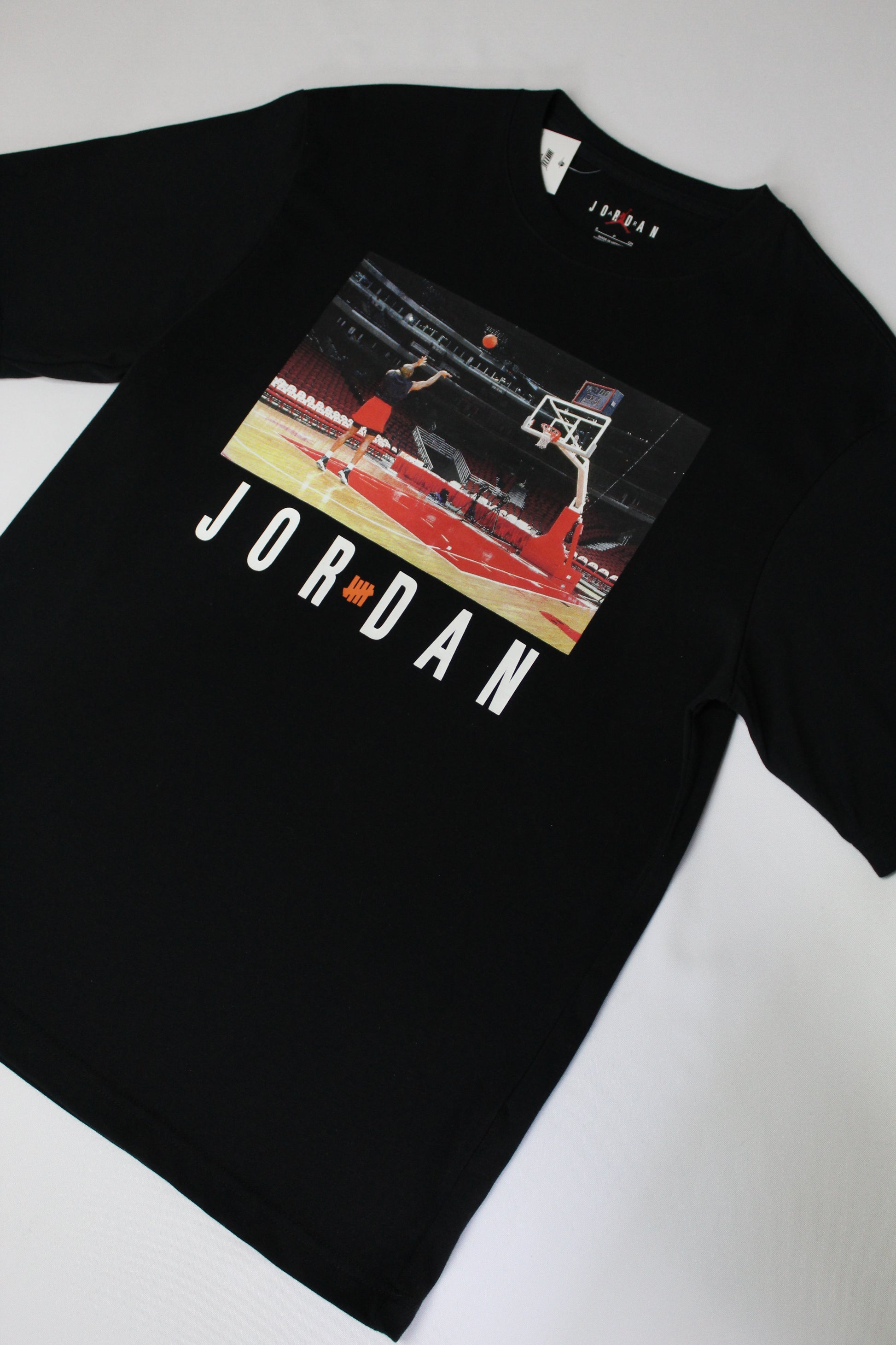 Camiseta Jordan x Undefeated