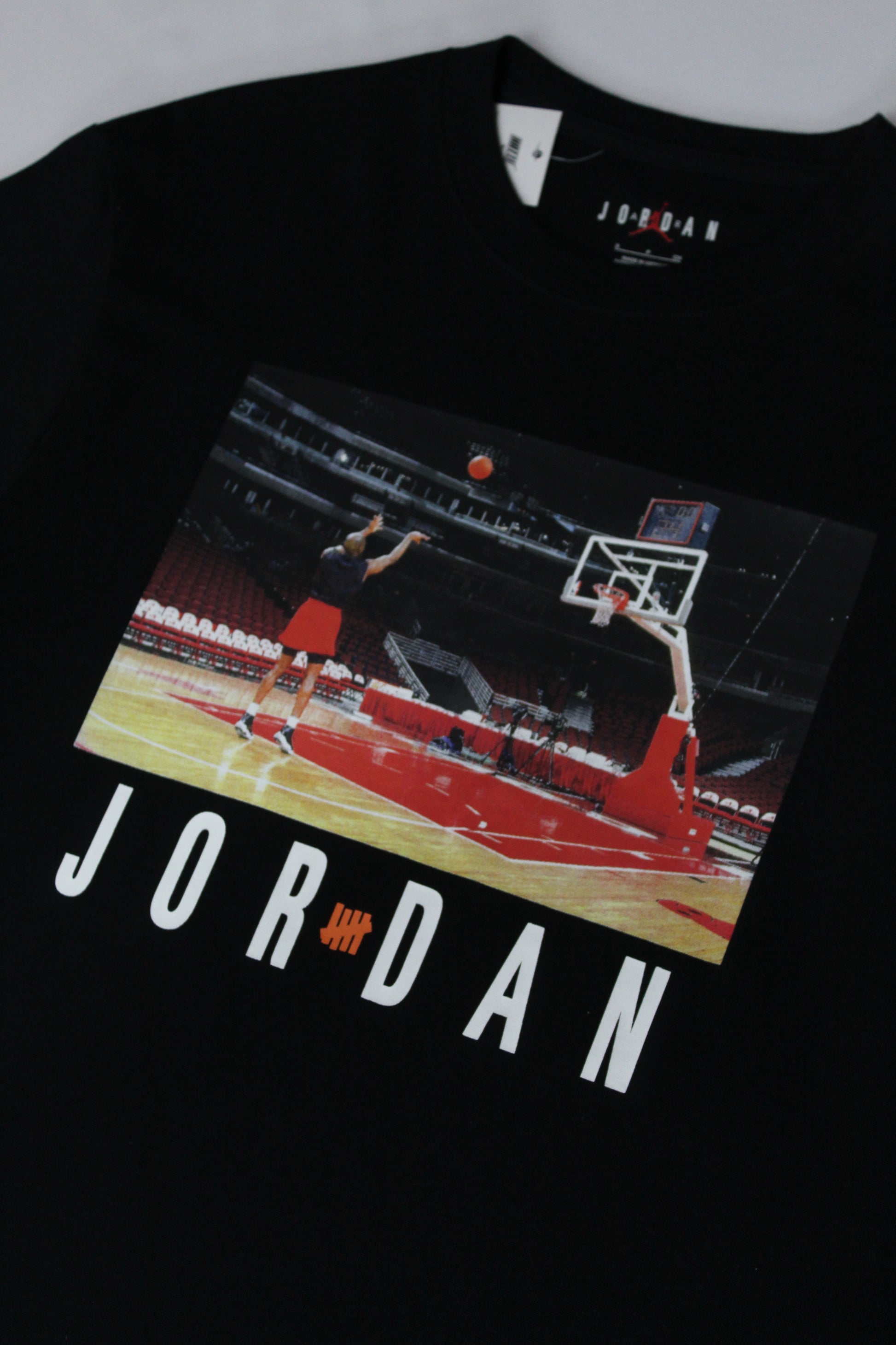 Camiseta Jordan x Undefeated