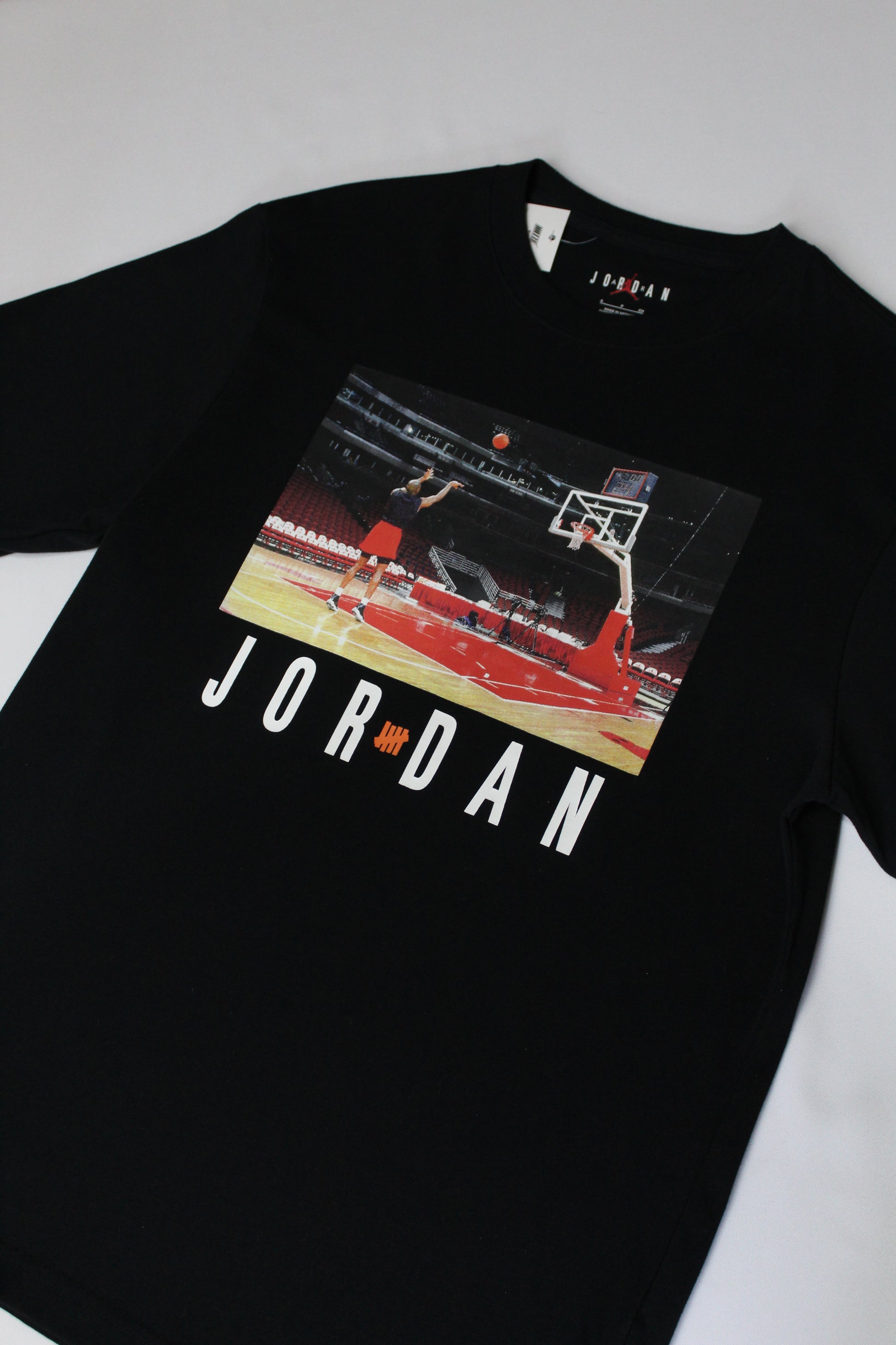 Camiseta Jordan x Undefeated